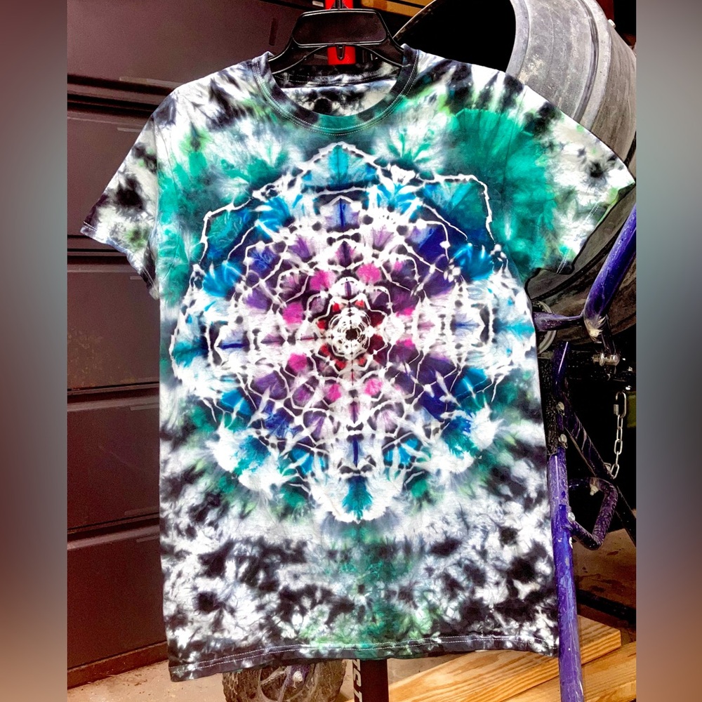 Tie Dye T Shirt FOTL Premium Cotton T shirt “Mandala” Size M NWT